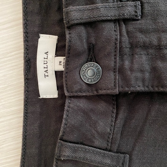 Off black/charcoal Talula shorts from Aritzia - Picture 2 of 3